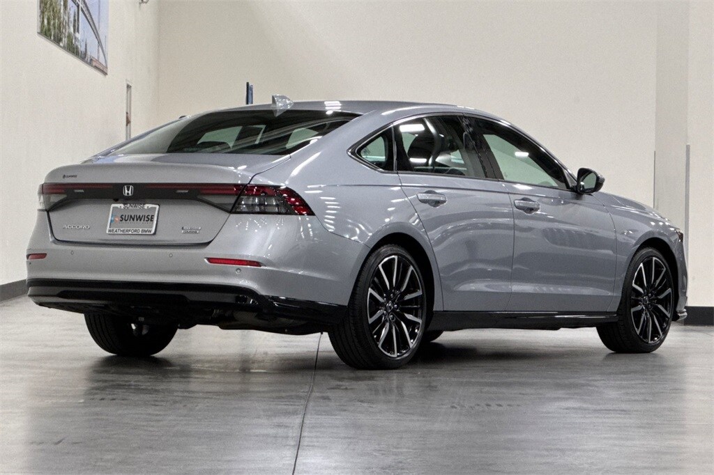 2023 Honda Accord Hybrid Touring photo 2