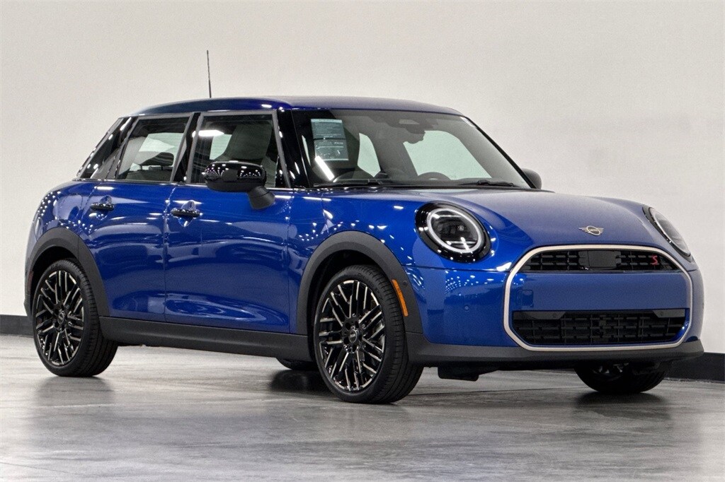 2025 Mini Cooper 4 Door Hardtop Signature photo 2