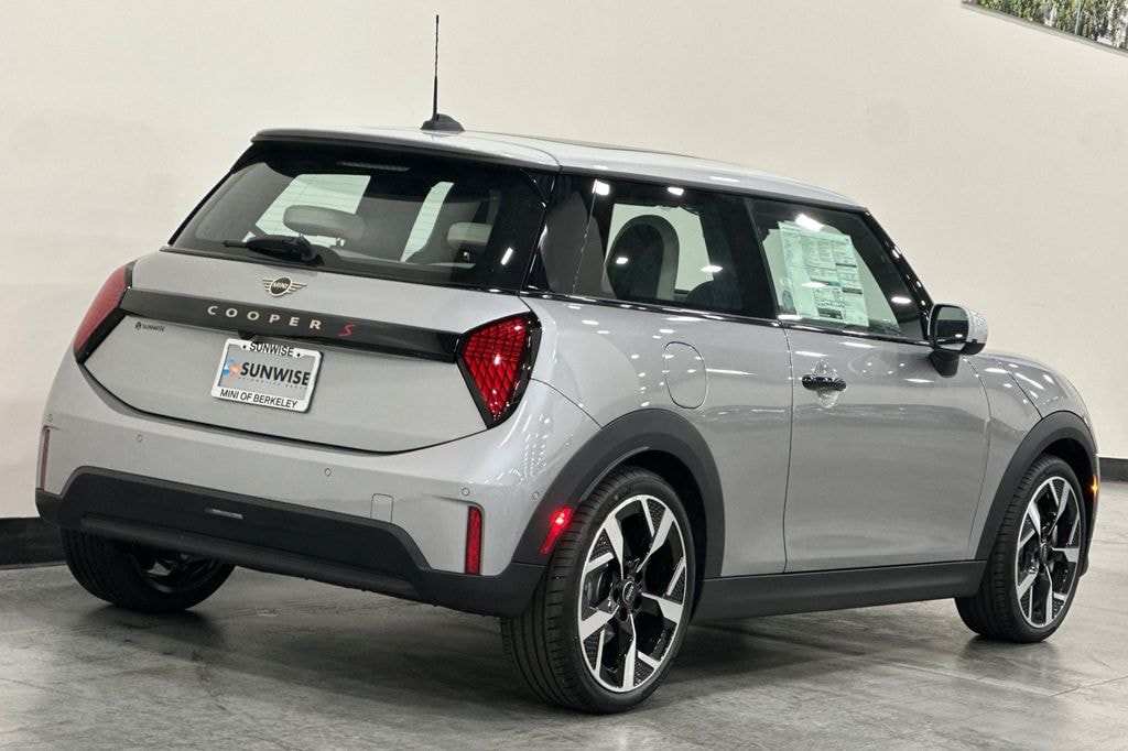 New 2026 MINI 2 Door Signature Plus Hatchback