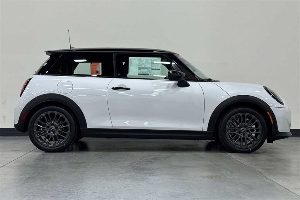 2025 Mini Cooper 2 Door Hardtop Iconic photo 4