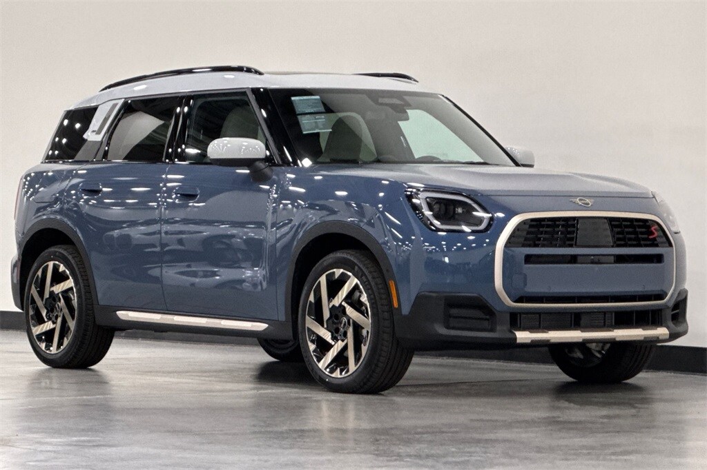 2025 Mini Countryman Iconic photo 2