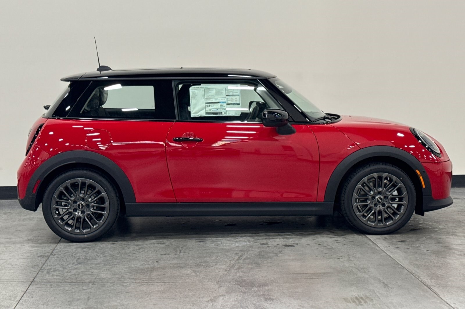 2025 Mini Cooper 2 Door Hardtop Signature photo 4