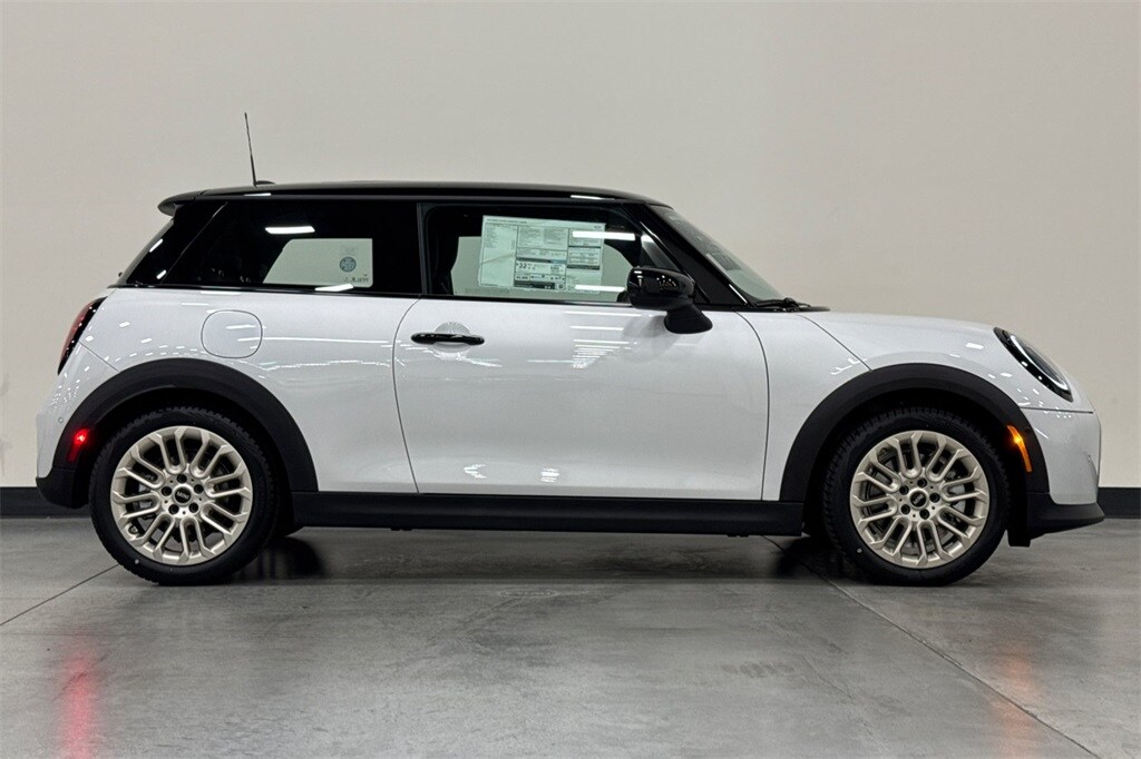 2025 Mini Cooper 2 Door Hardtop Signature photo 4