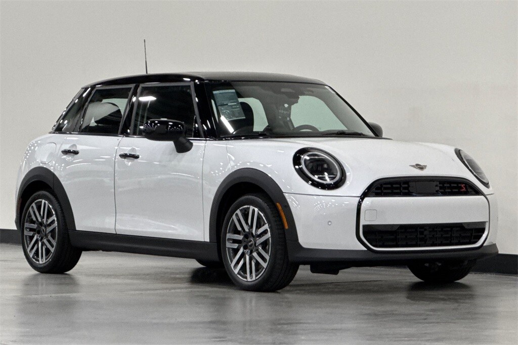 2025 Mini Cooper 4 Door Hardtop Signature photo 2
