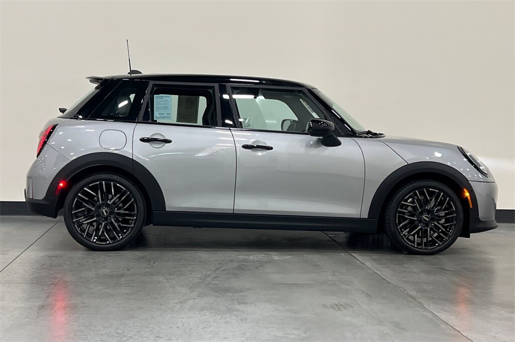 2025 Mini Cooper 4 Door Hardtop S photo 3