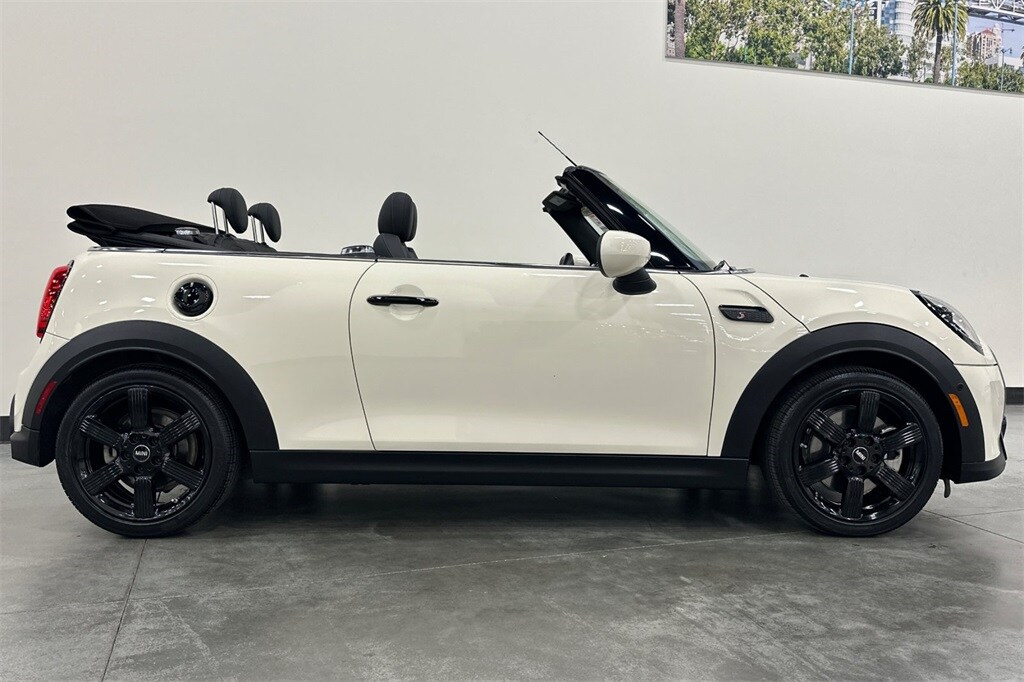 2023 Mini Cooper S Iconic photo 3
