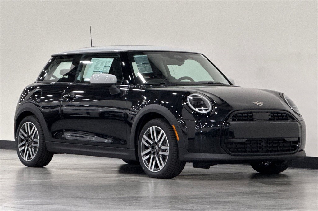 2025 Mini Cooper 2 Door Hardtop Signature photo 2