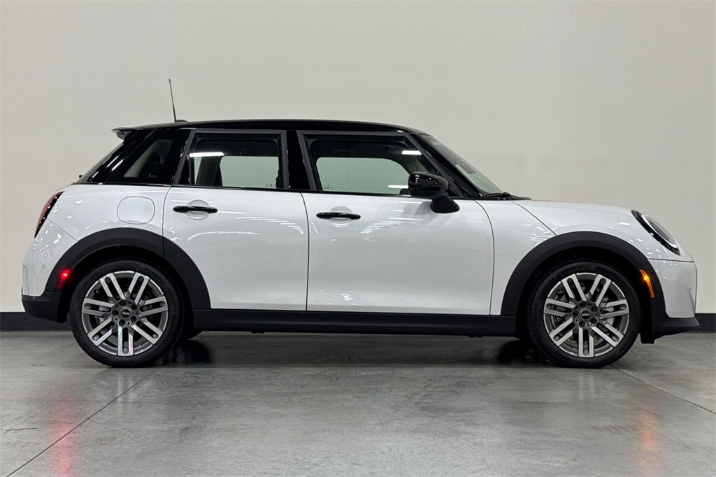 2025 Mini Cooper 4 Door Hardtop Signature photo 4