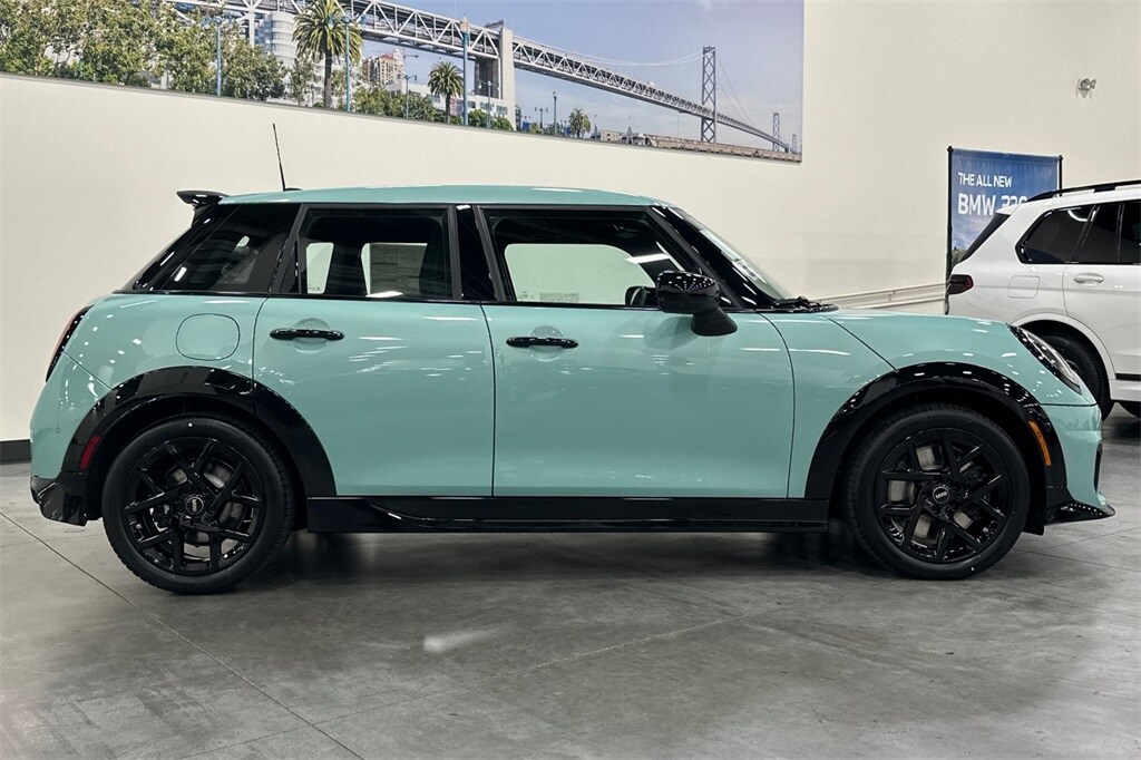 2026 Mini Cooper 4 Door Hardtop Iconic photo 4