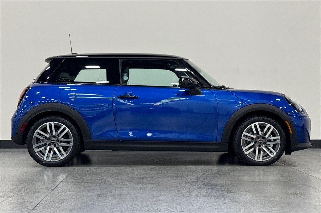 2025 Mini Cooper 2 Door Hardtop Oxford Edition photo 4
