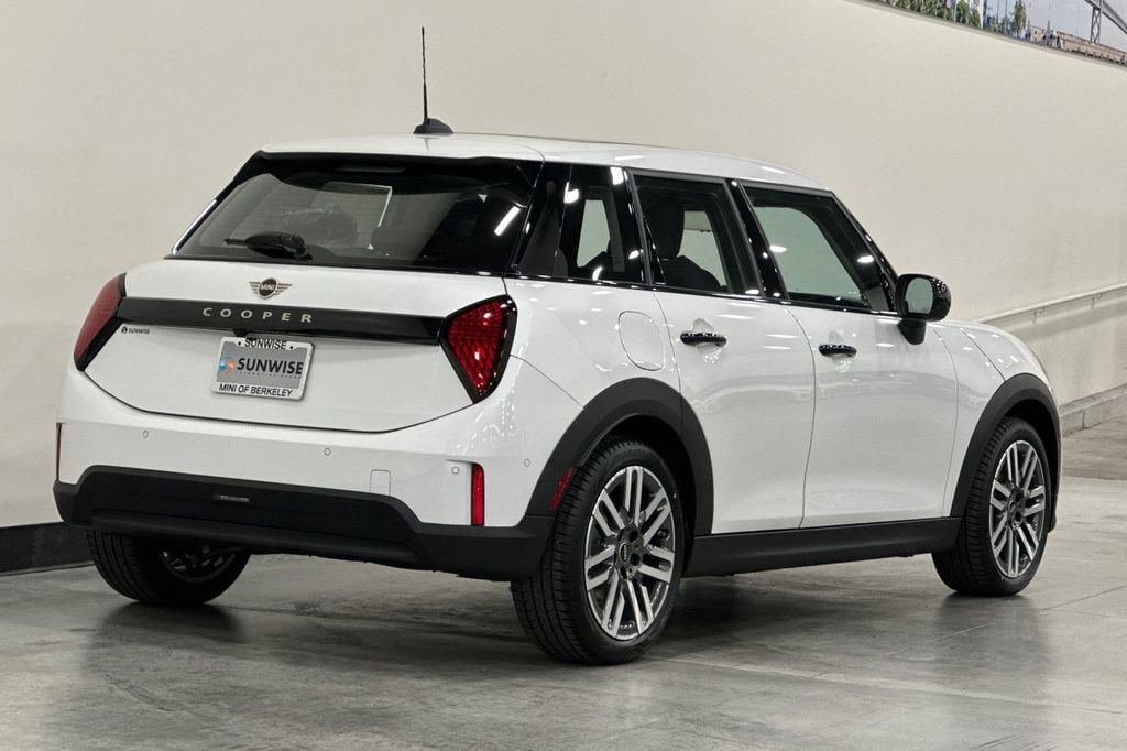 New 2026 MINI 4 Door Signature Plus Hatchback