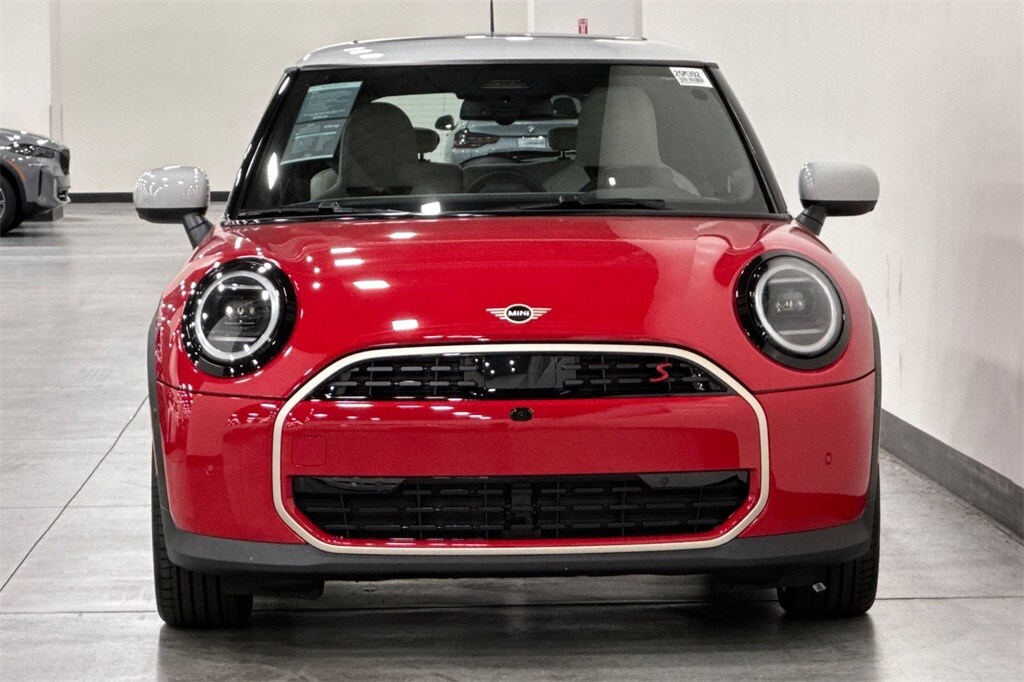 2025 Mini Cooper 2 Door Hardtop Iconic photo 3