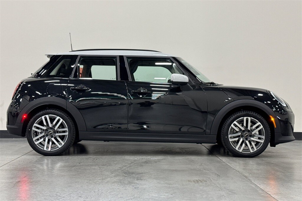 2025 Mini Cooper 4 Door Hardtop Signature photo 4