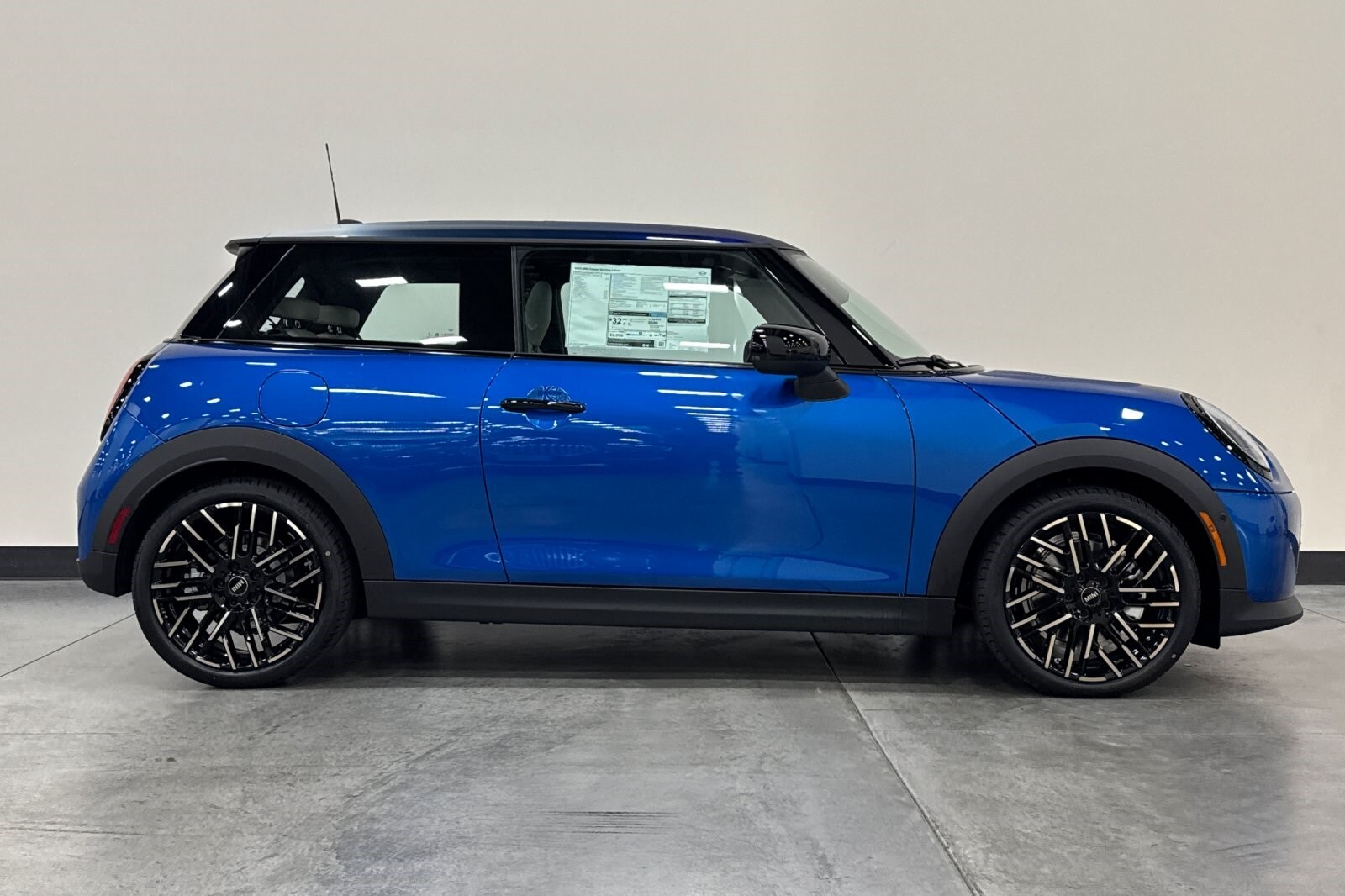 2025 Mini Cooper 2 Door Hardtop Signature photo 4