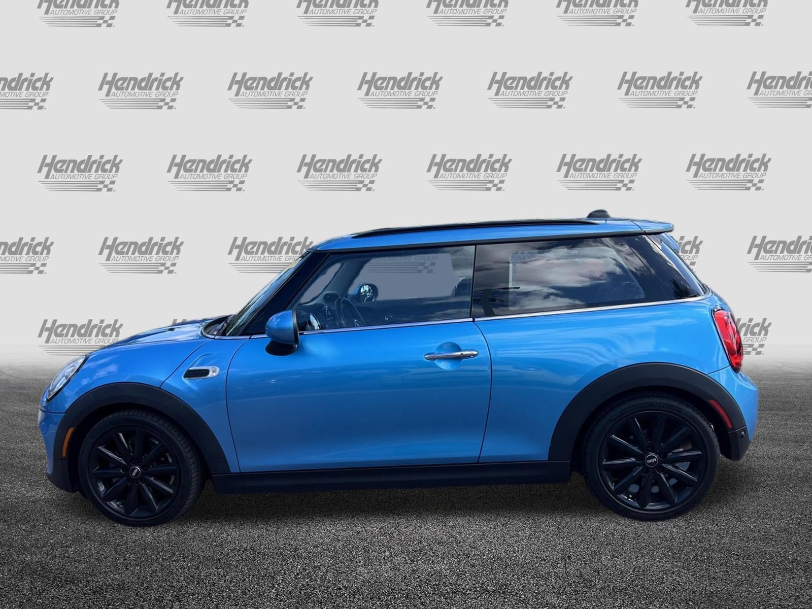 2017 MINI Hardtop 2 Door Cooper photo 6