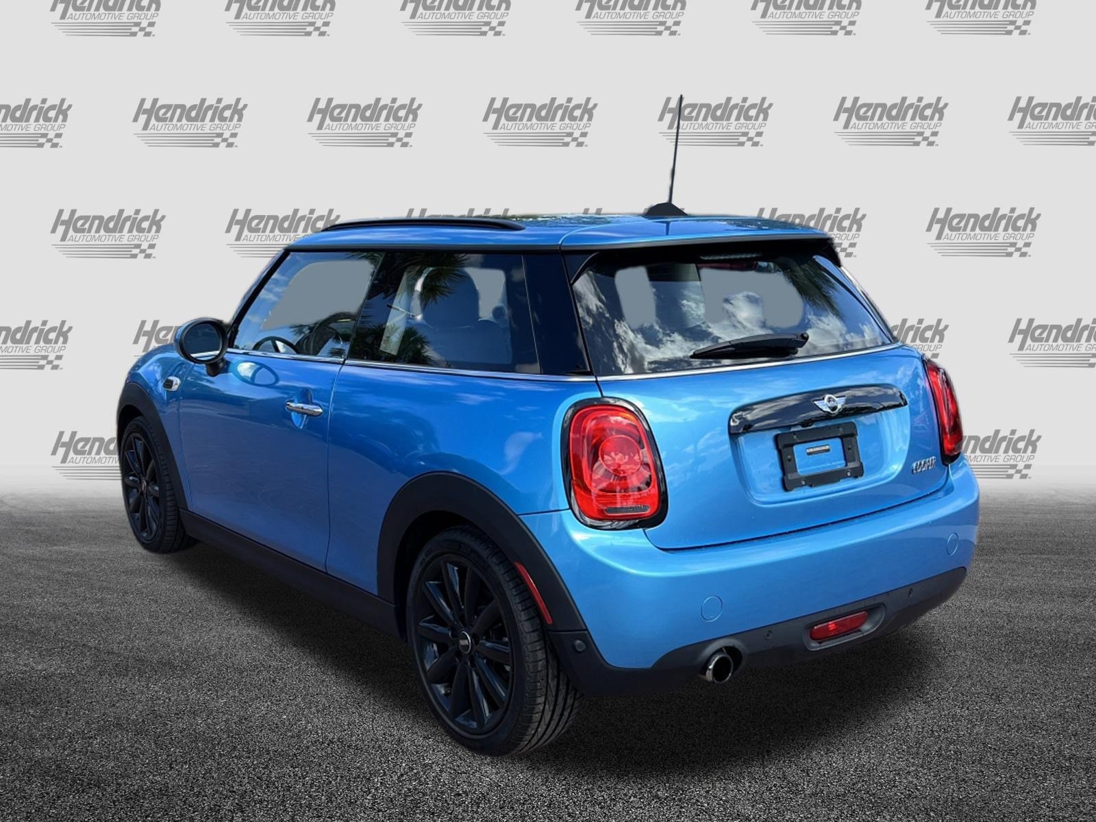 2017 MINI Hardtop 2 Door Cooper photo 3
