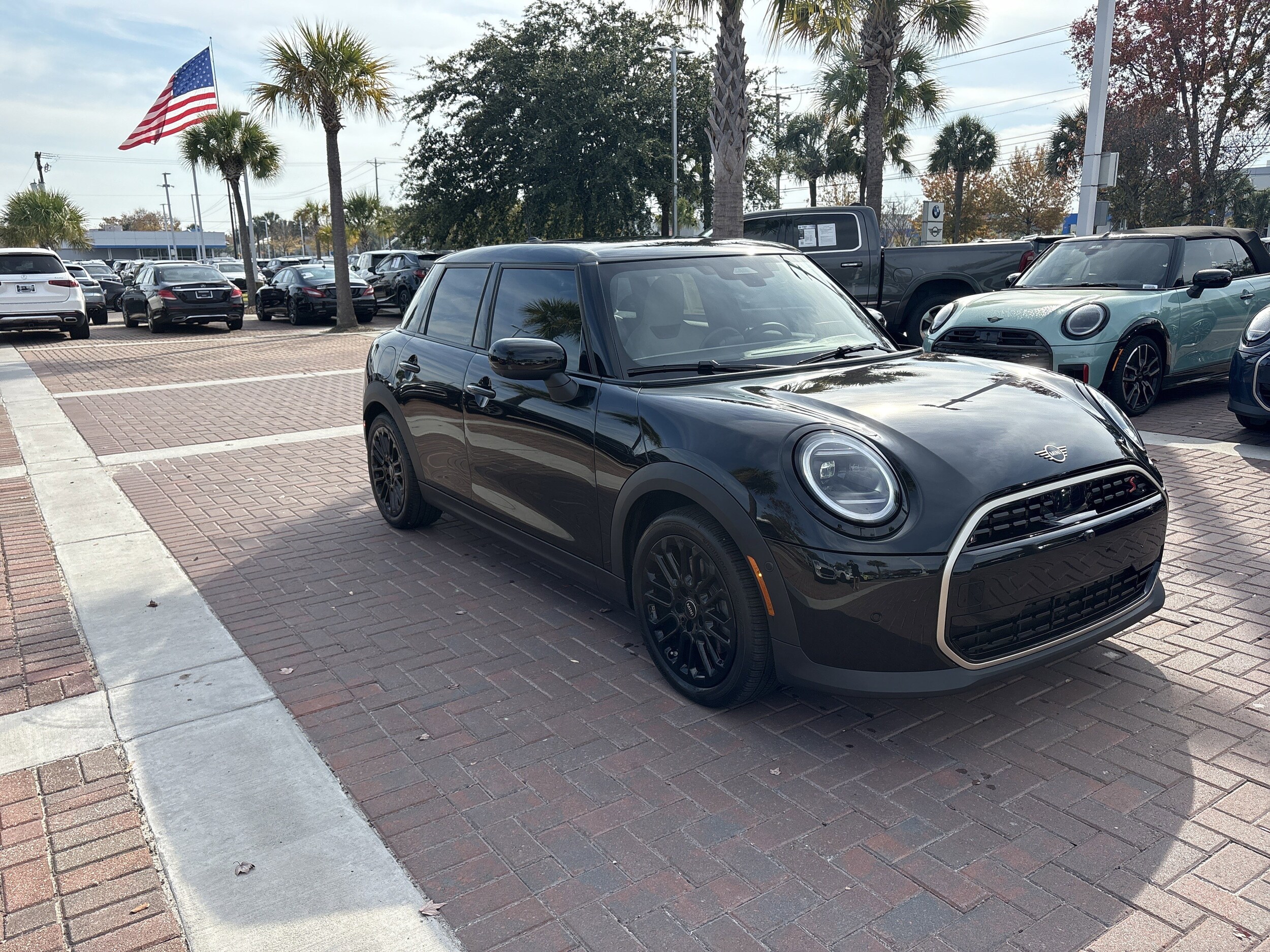 2025 Mini Cooper 4 Door Hardtop S photo 2