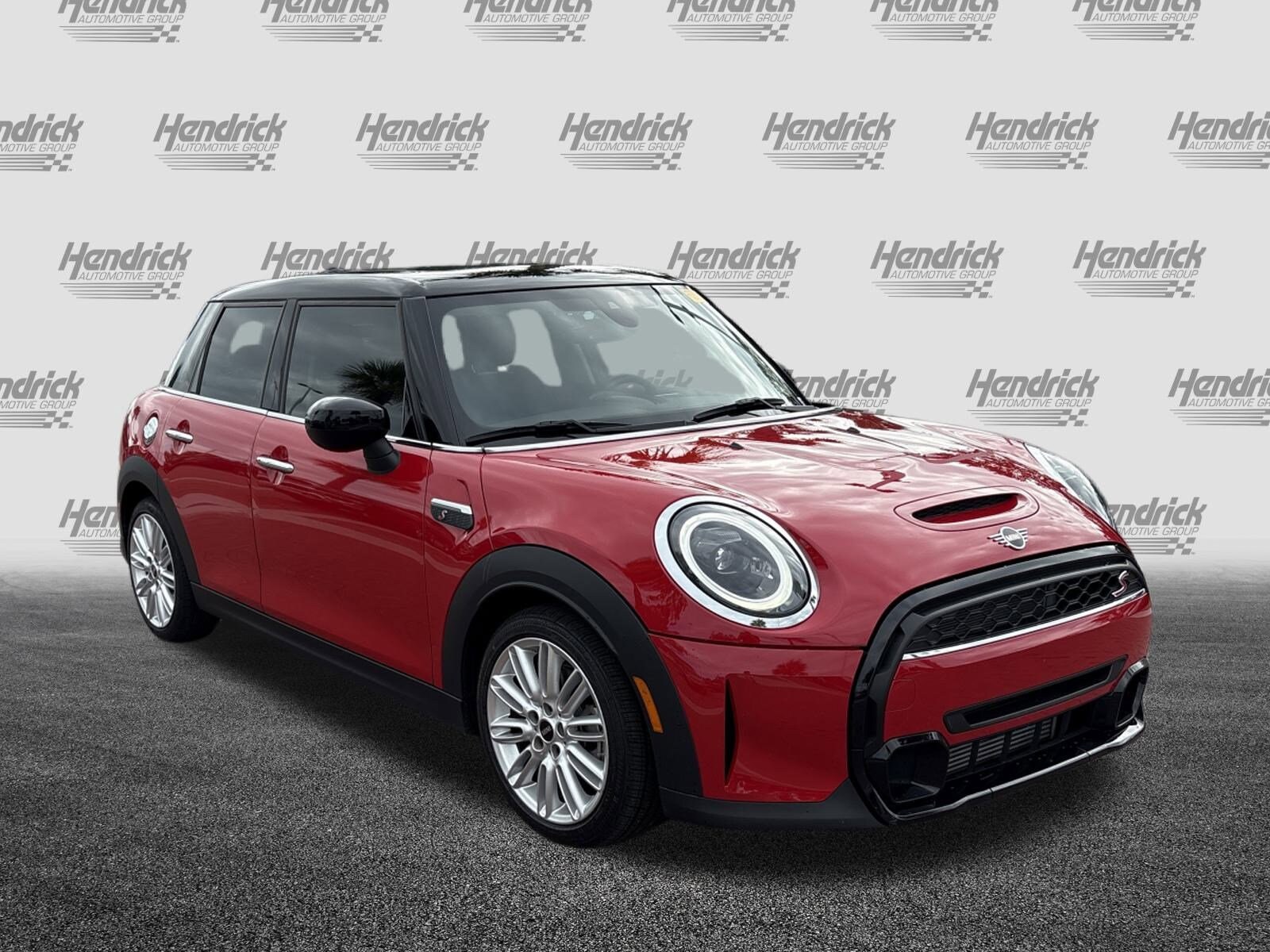 2023 Mini Cooper 4 Door Hardtop S photo 2