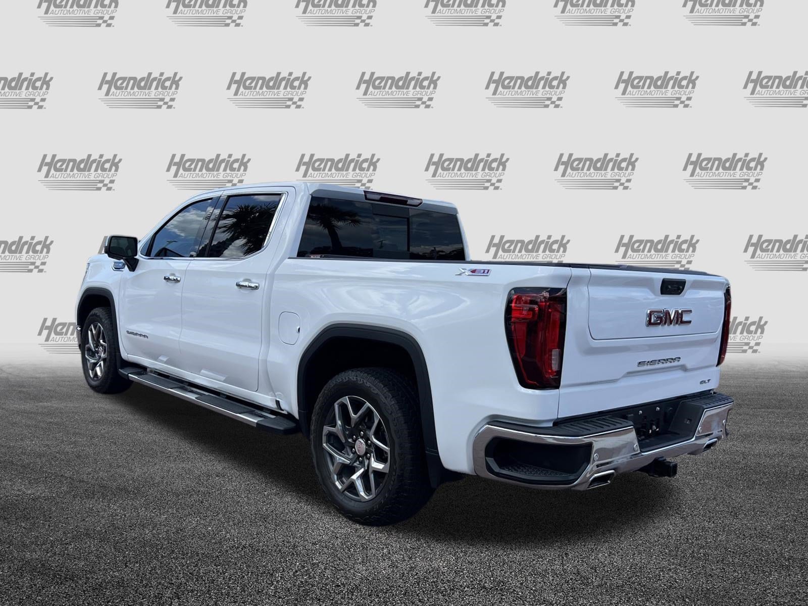 2024 GMC Sierra 1500 SLT 4WD Crew Cab photo 6