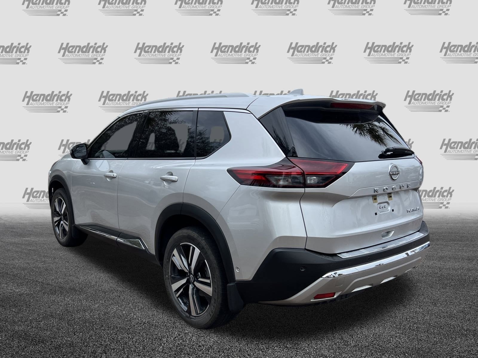 2023 Nissan Rogue Platinum photo 3