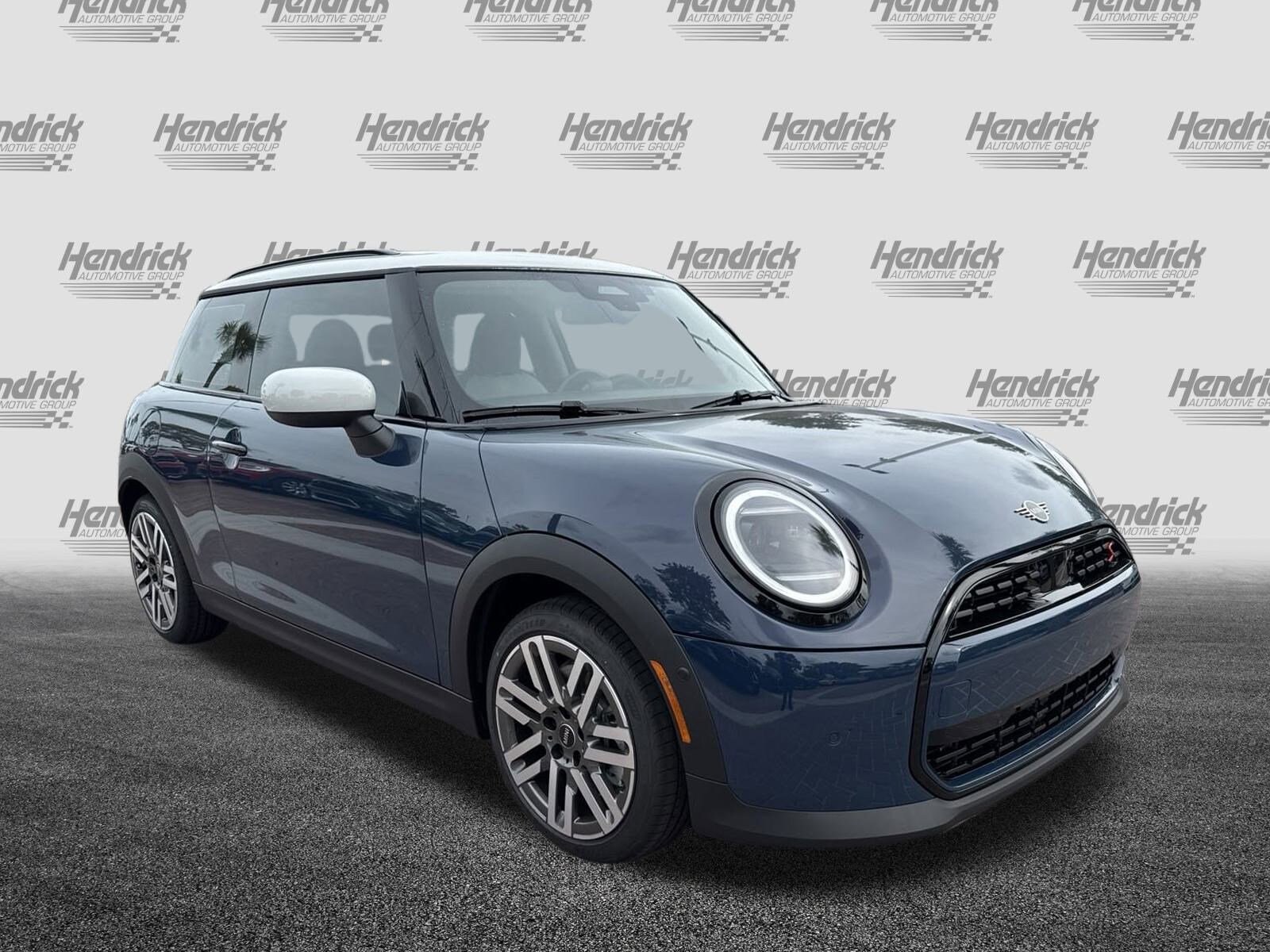 2025 Mini Cooper 2 Door Hardtop S photo 2