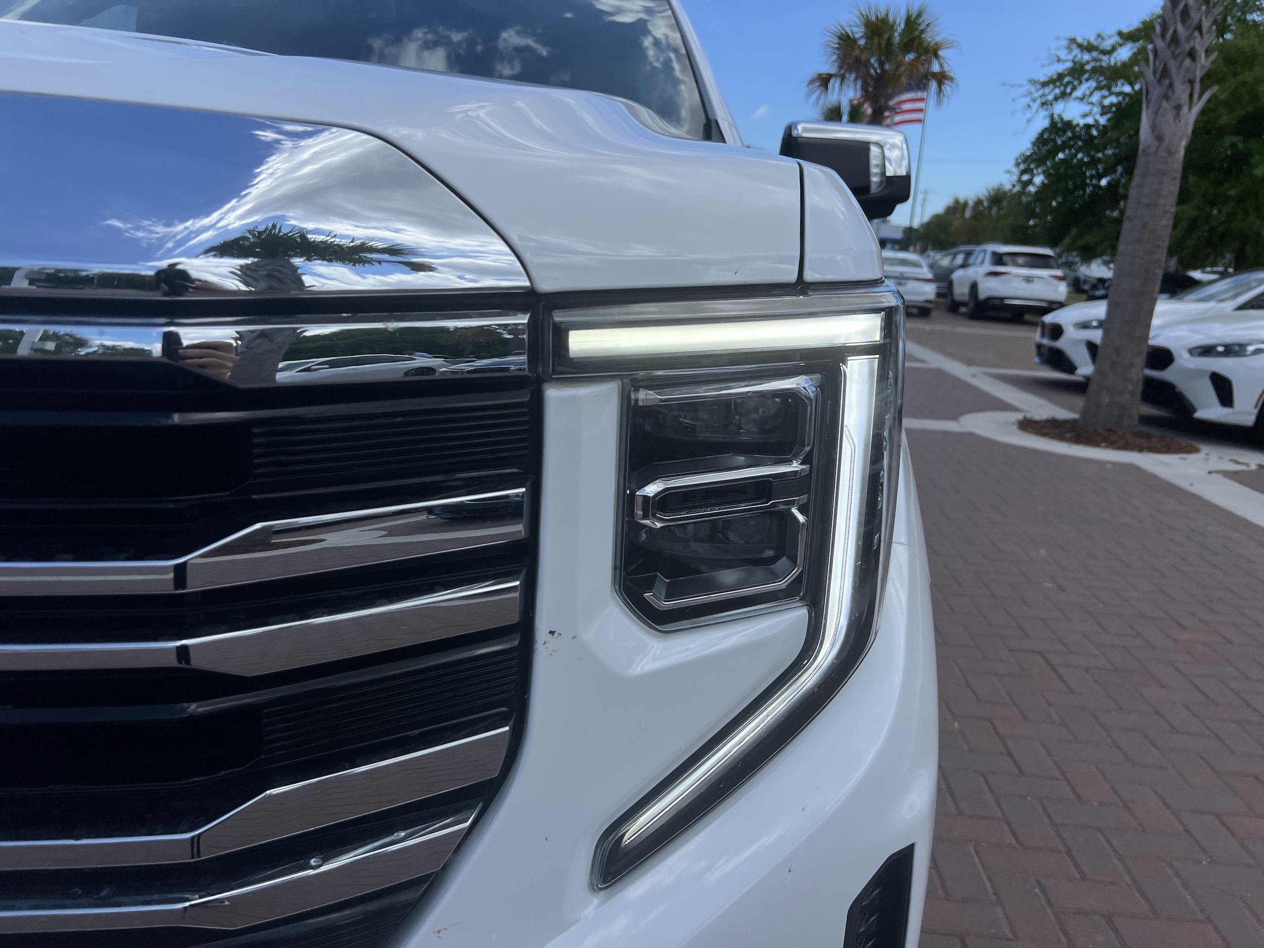 2024 GMC Sierra 1500 SLT 4WD Crew Cab photo 4