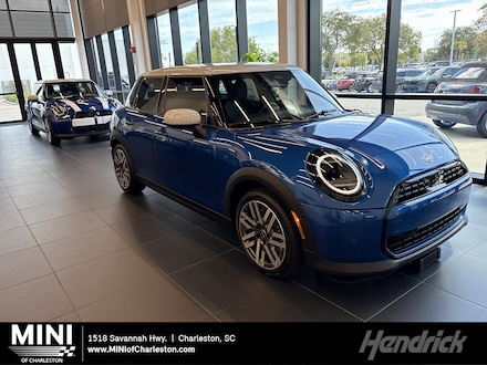 2026 MINI 4 Door Signature Plus Hatchback