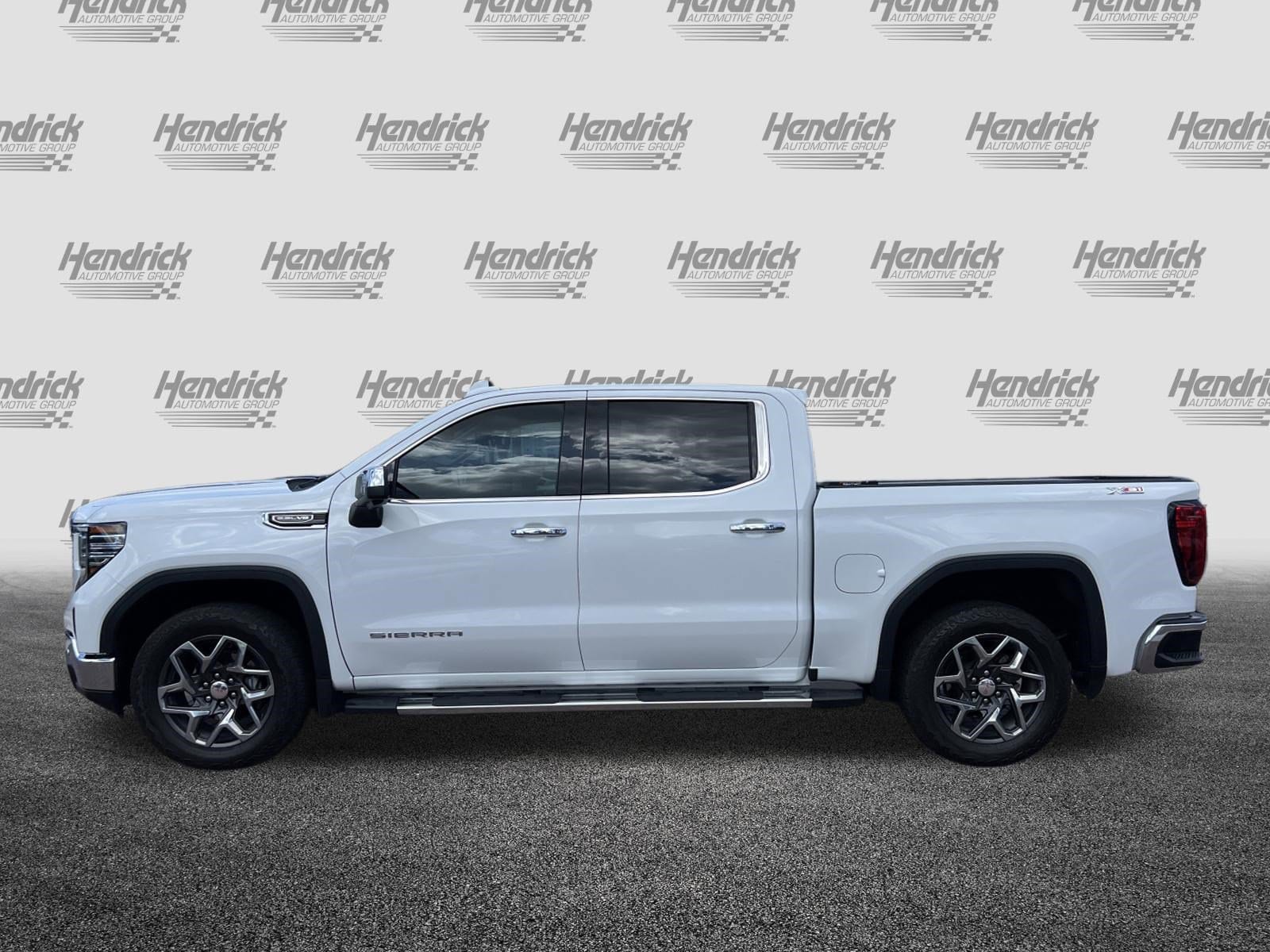 2024 GMC Sierra 1500 SLT 4WD Crew Cab photo 5