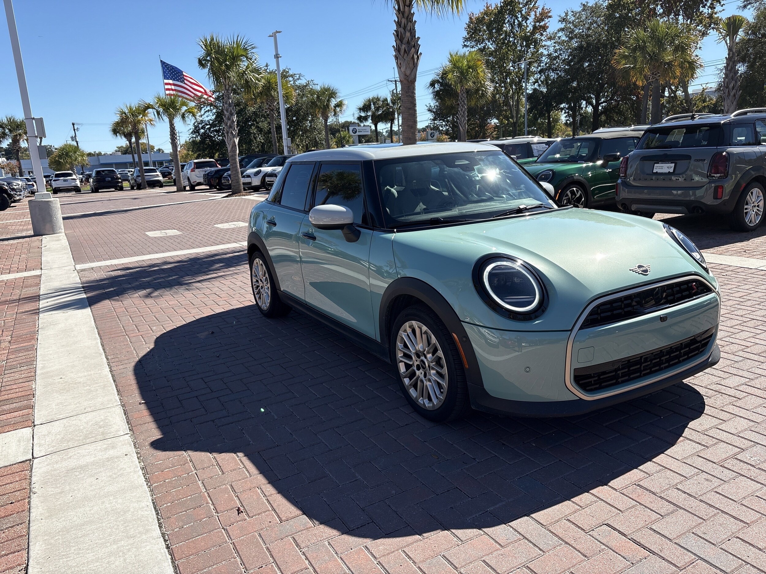 2025 Mini Cooper 4 Door Hardtop S photo 2