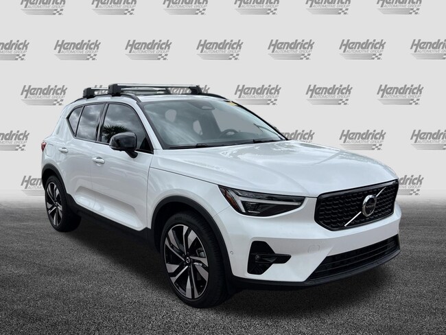 2025 Volvo XC40 Ultra Dark Theme SUV