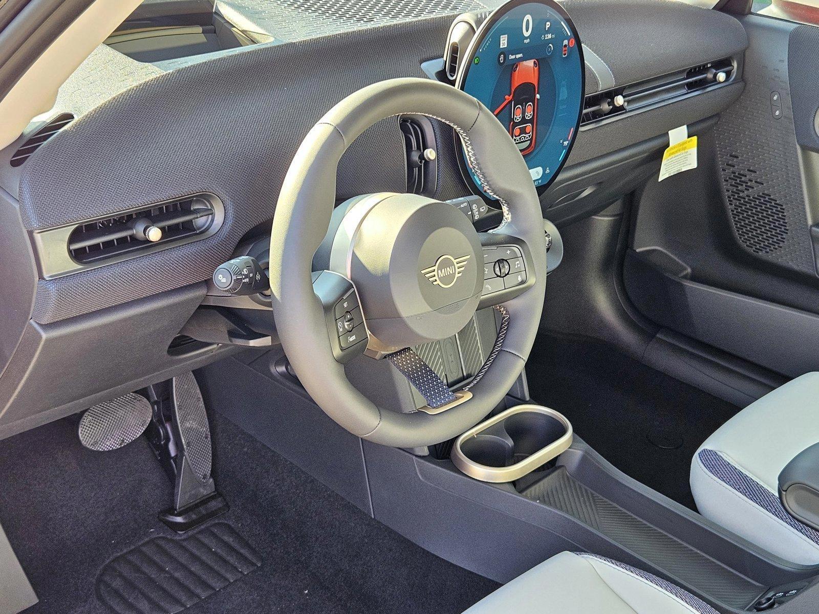 2025 Mini Cooper 2 Door Hardtop S Iconic photo 2