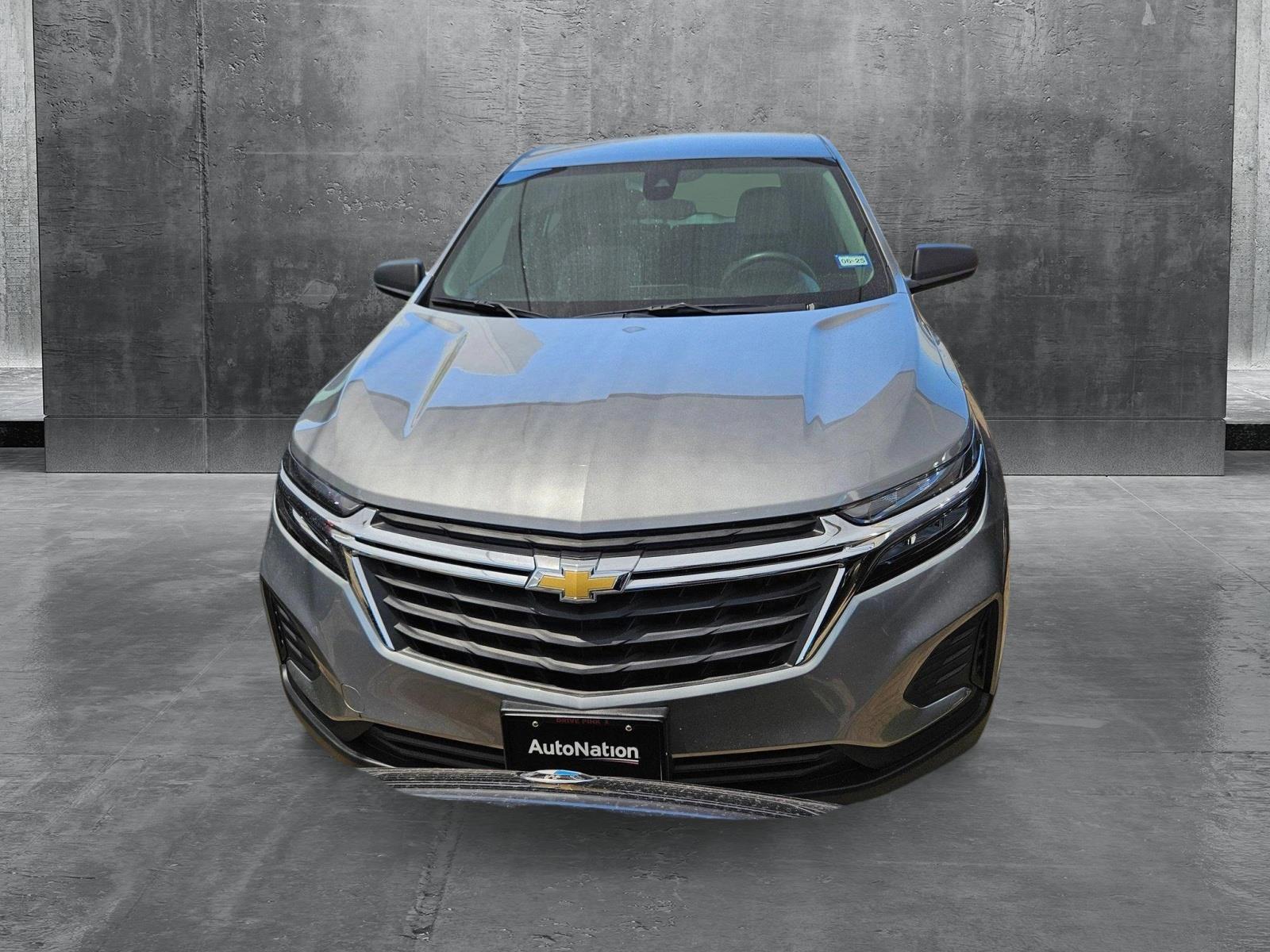2024 Chevrolet Equinox LS photo 2
