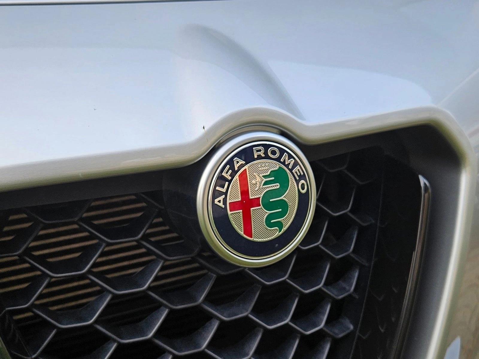 2020 Alfa Romeo Stelvio Base photo 4