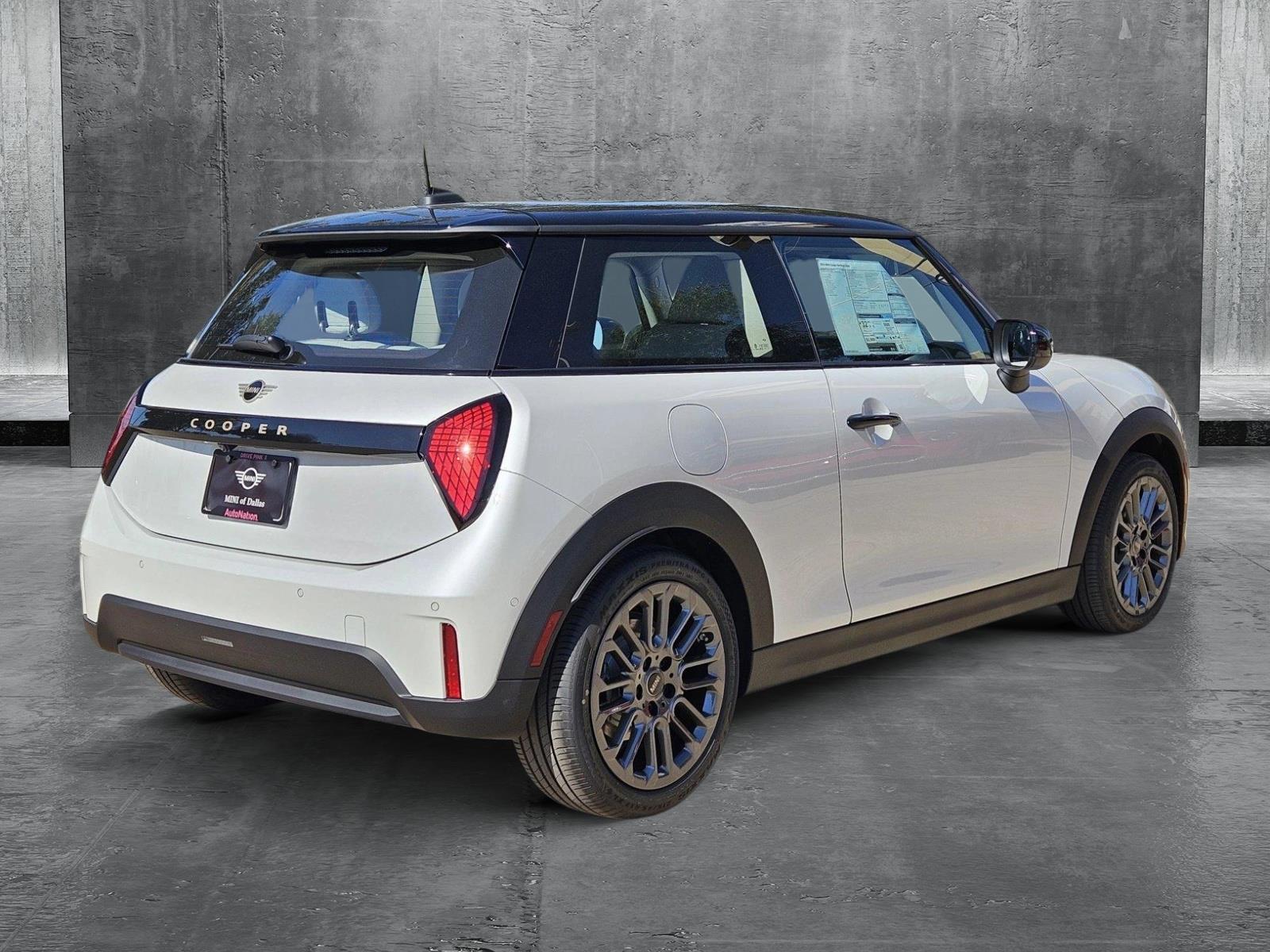 2025 Mini Cooper Hardtop 2 Door Signature photo 2