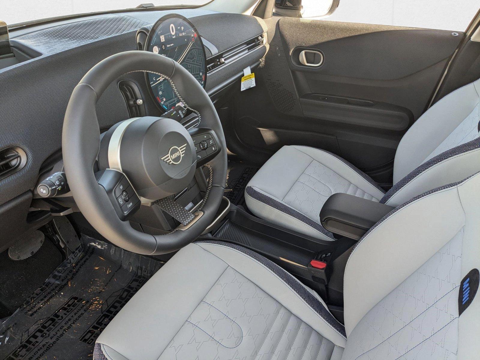 2025 Mini Cooper 4 Door Hardtop Signature photo 3