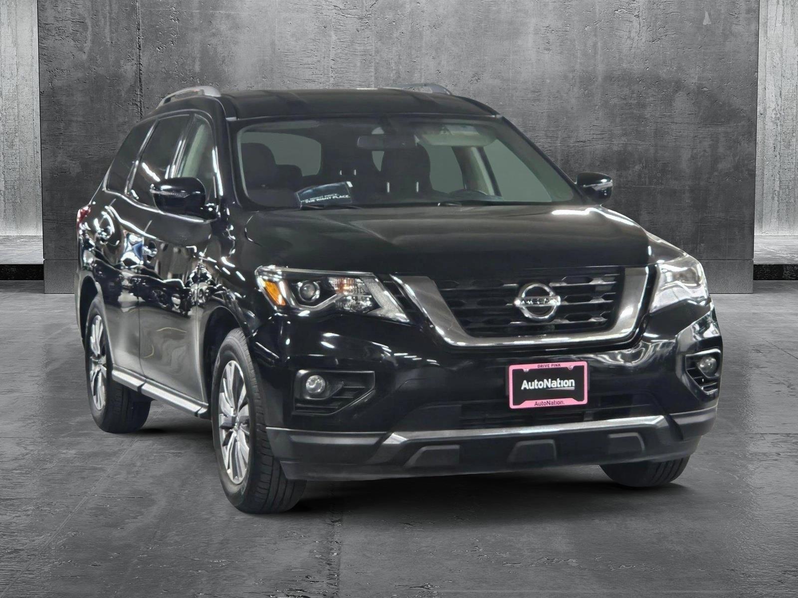 2020 Nissan Pathfinder SV photo 3