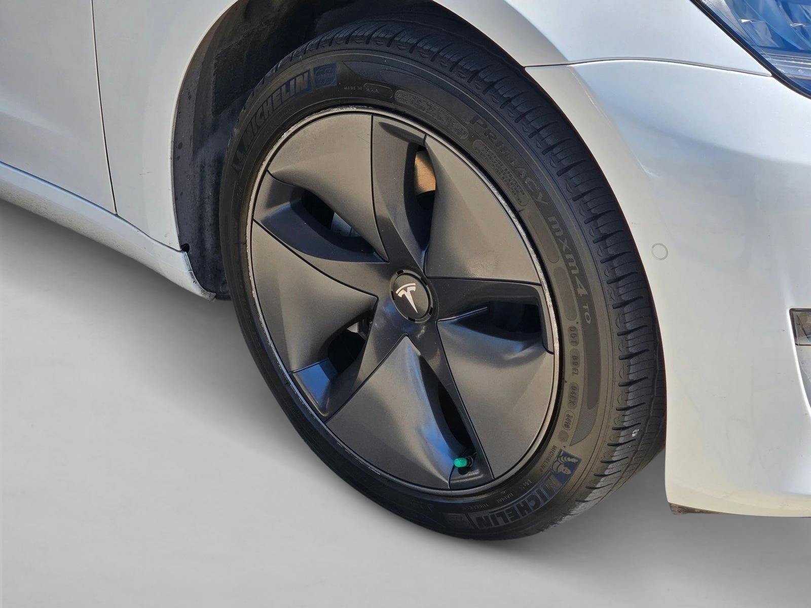 2020 Tesla Model 3 Standard Range Plus photo 4