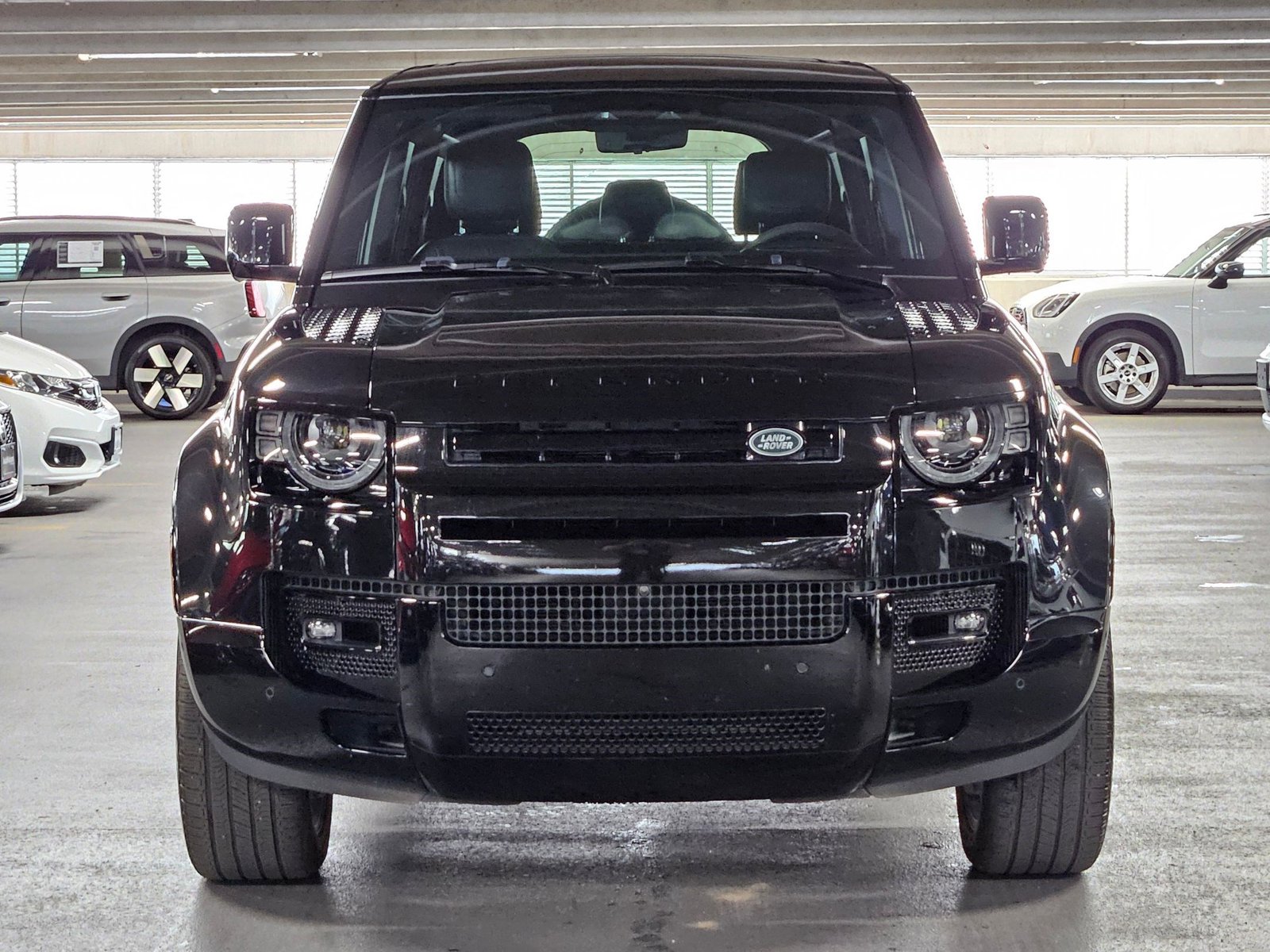 2023 Land Rover Defender V8 photo 2