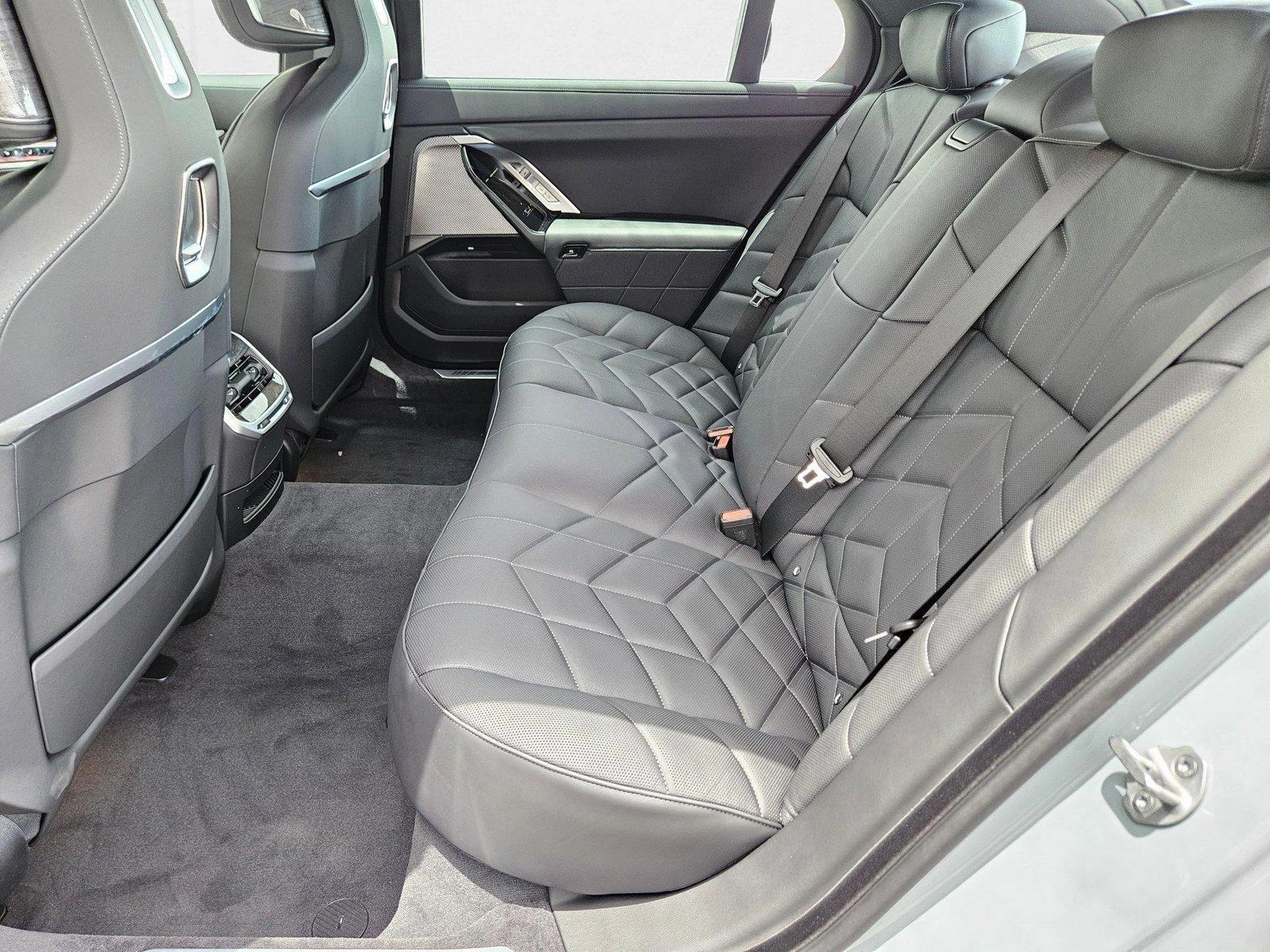 2025 BMW 7 Series 740i - Photo 15