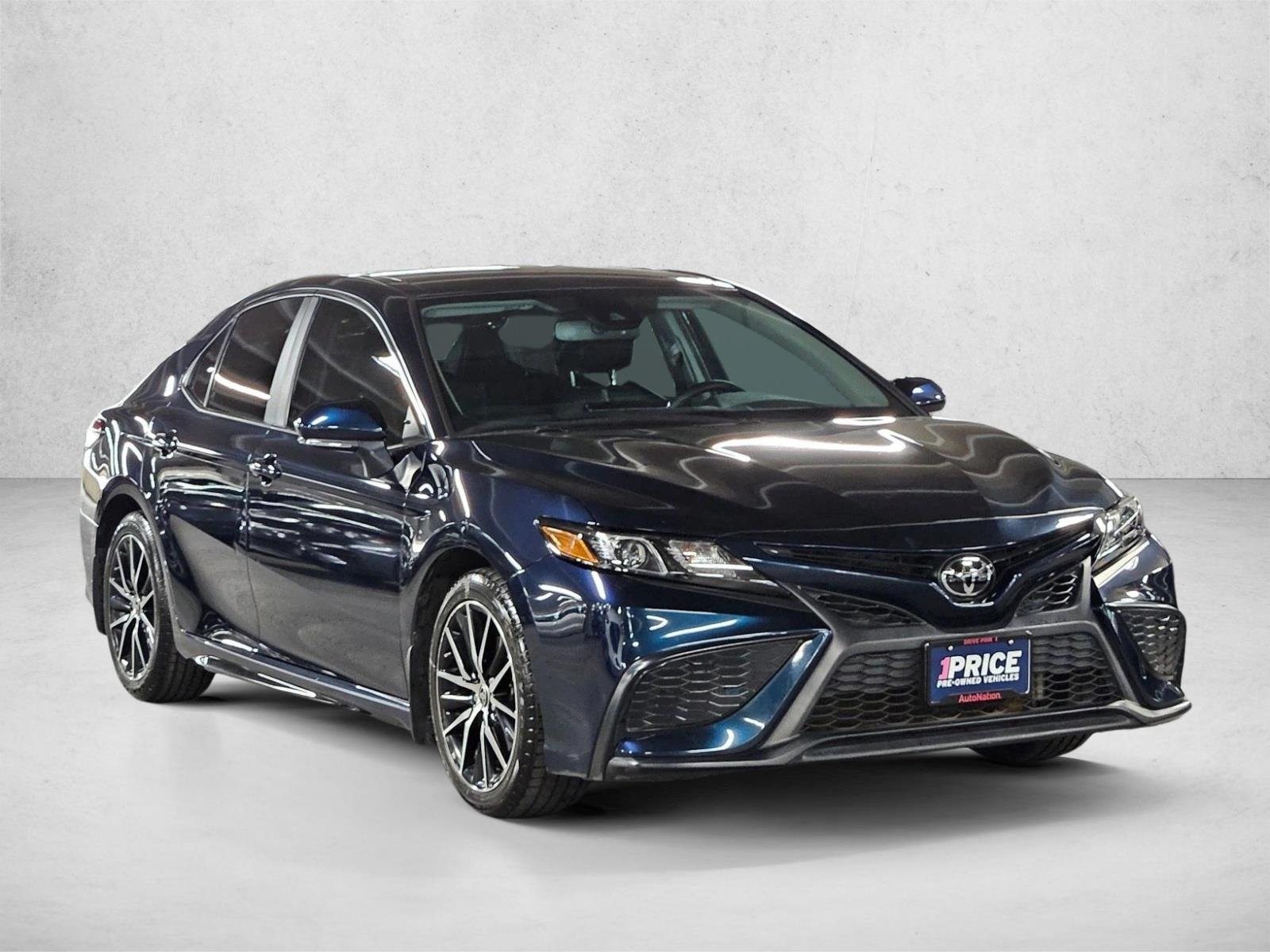 2021 Toyota Camry SE photo 3