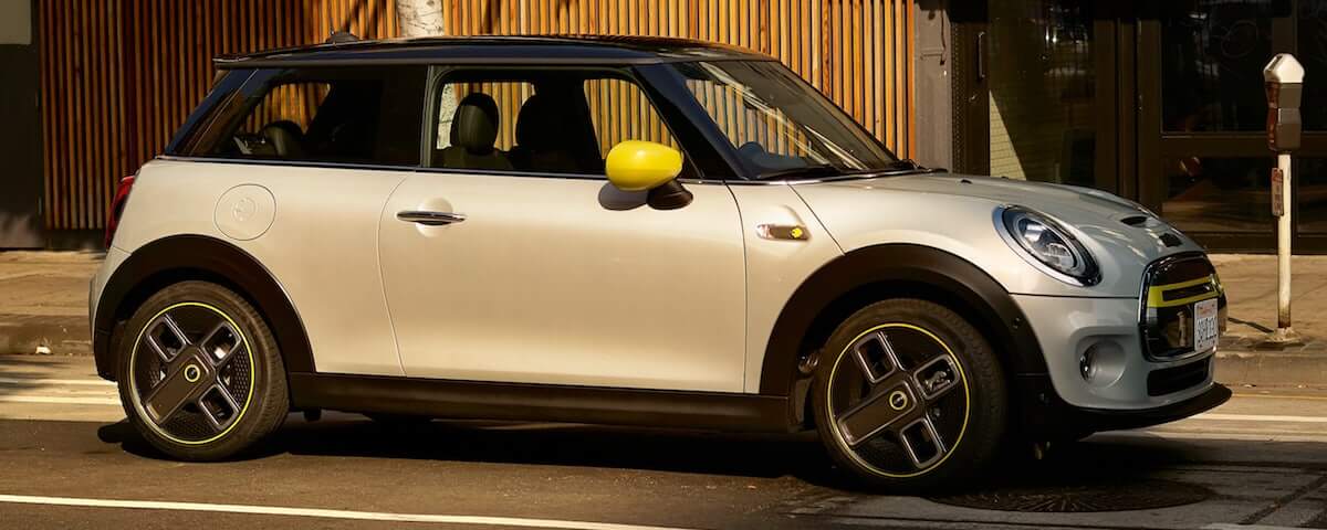 2020 MINI Electric side view