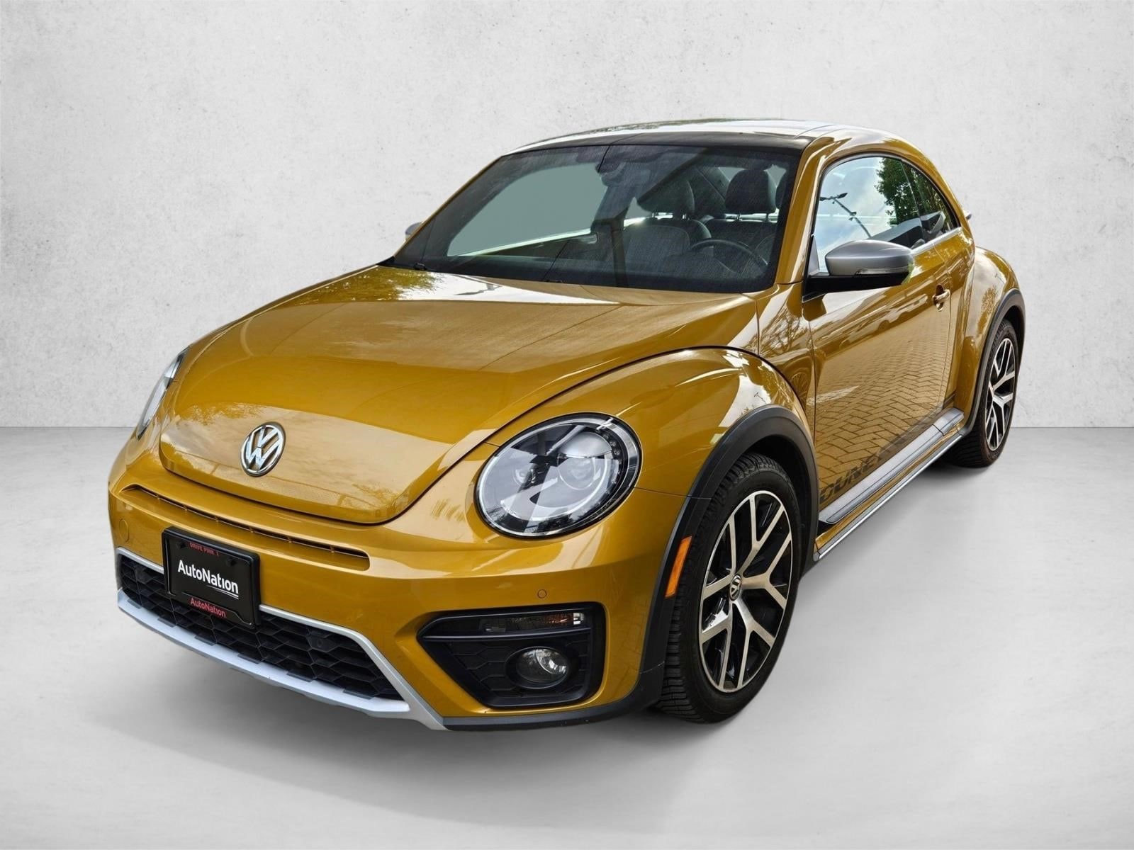 2017 Volkswagen Beetle Dune's photo