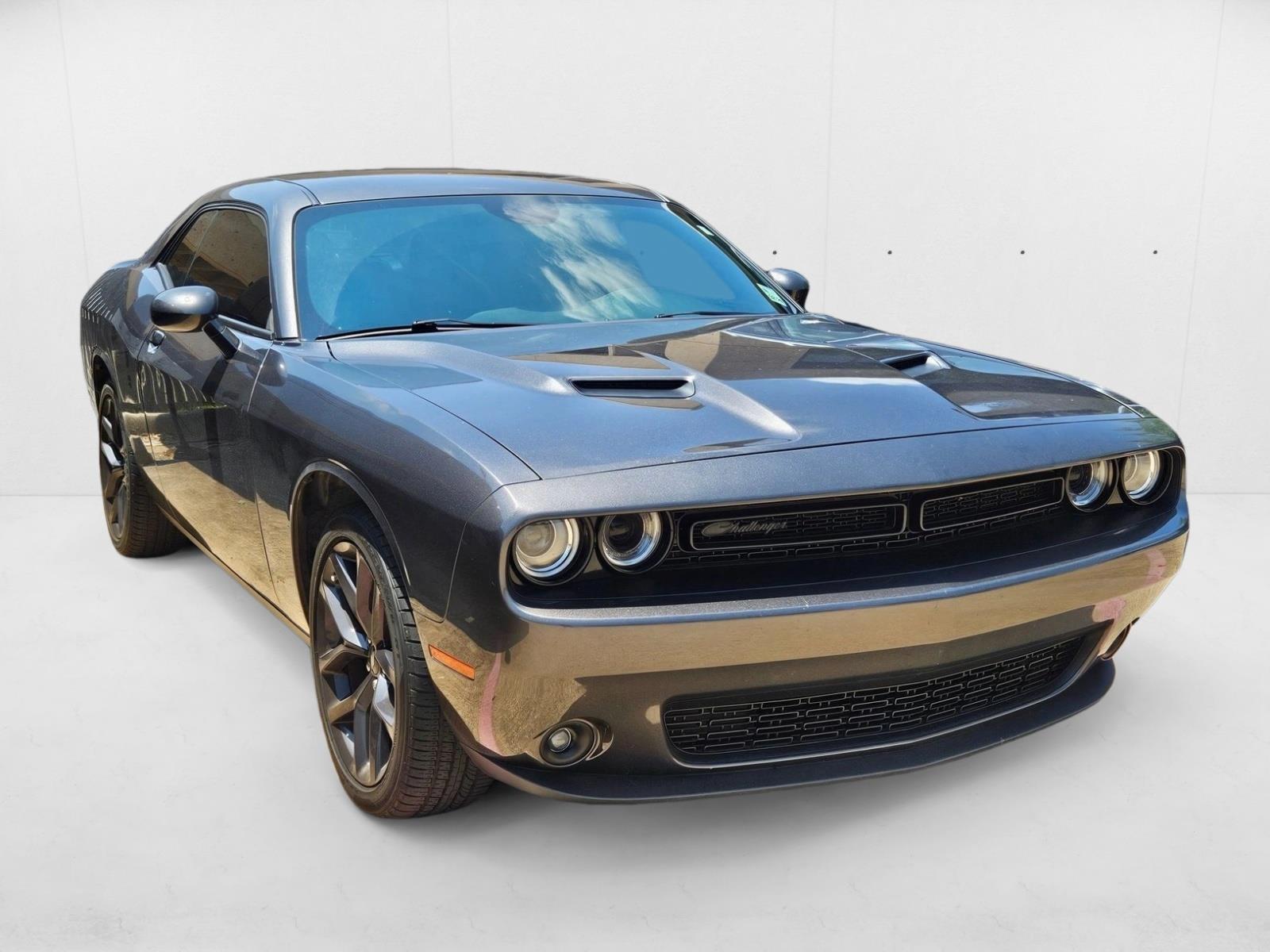 2023 Dodge Challenger SXT photo 3