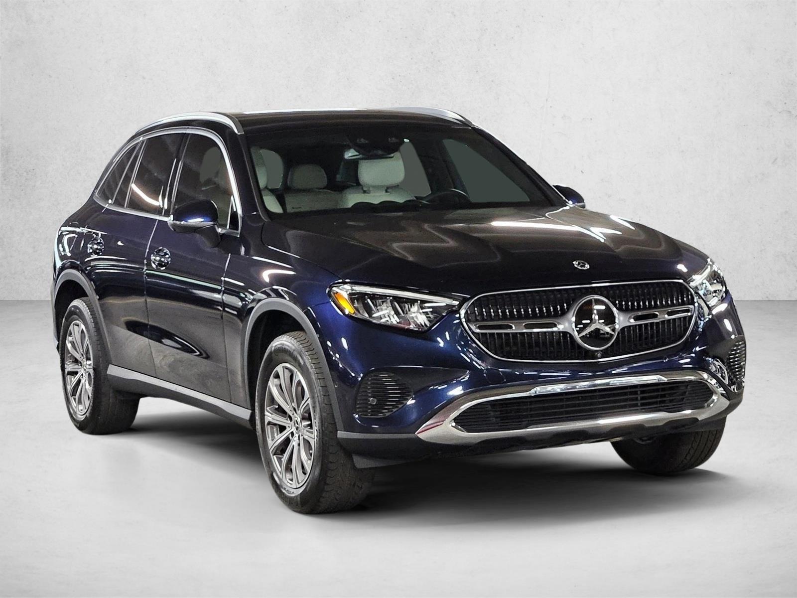 2023 Mercedes Benz GLC 300 photo 3