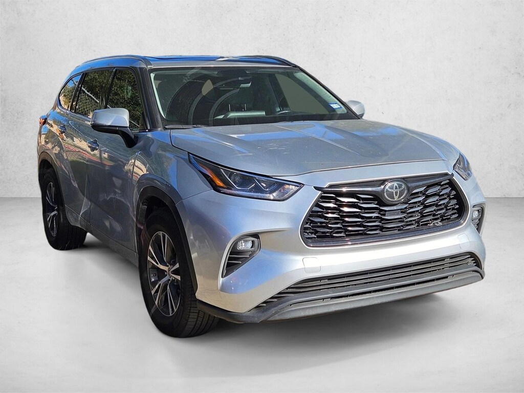 Used 2021 Toyota Highlander XLE Sport Utility