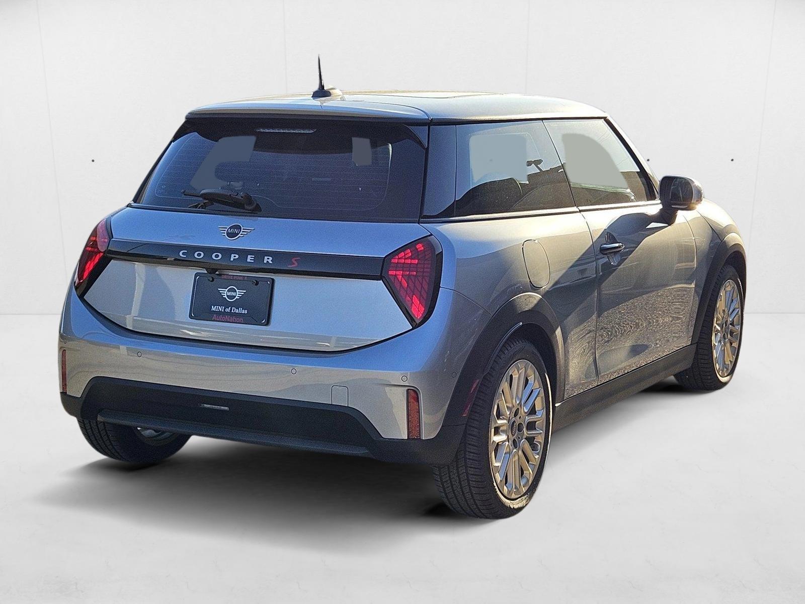 2025 Mini Cooper 2 Door Hardtop S Iconic photo 2