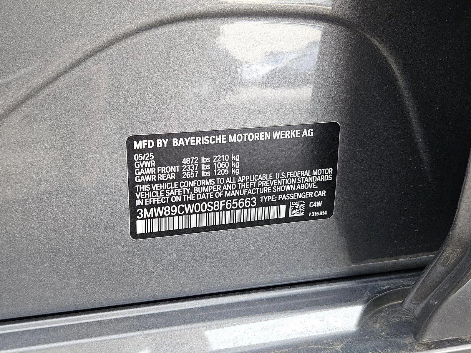 2025 BMW 3 Series 330i - Photo 18
