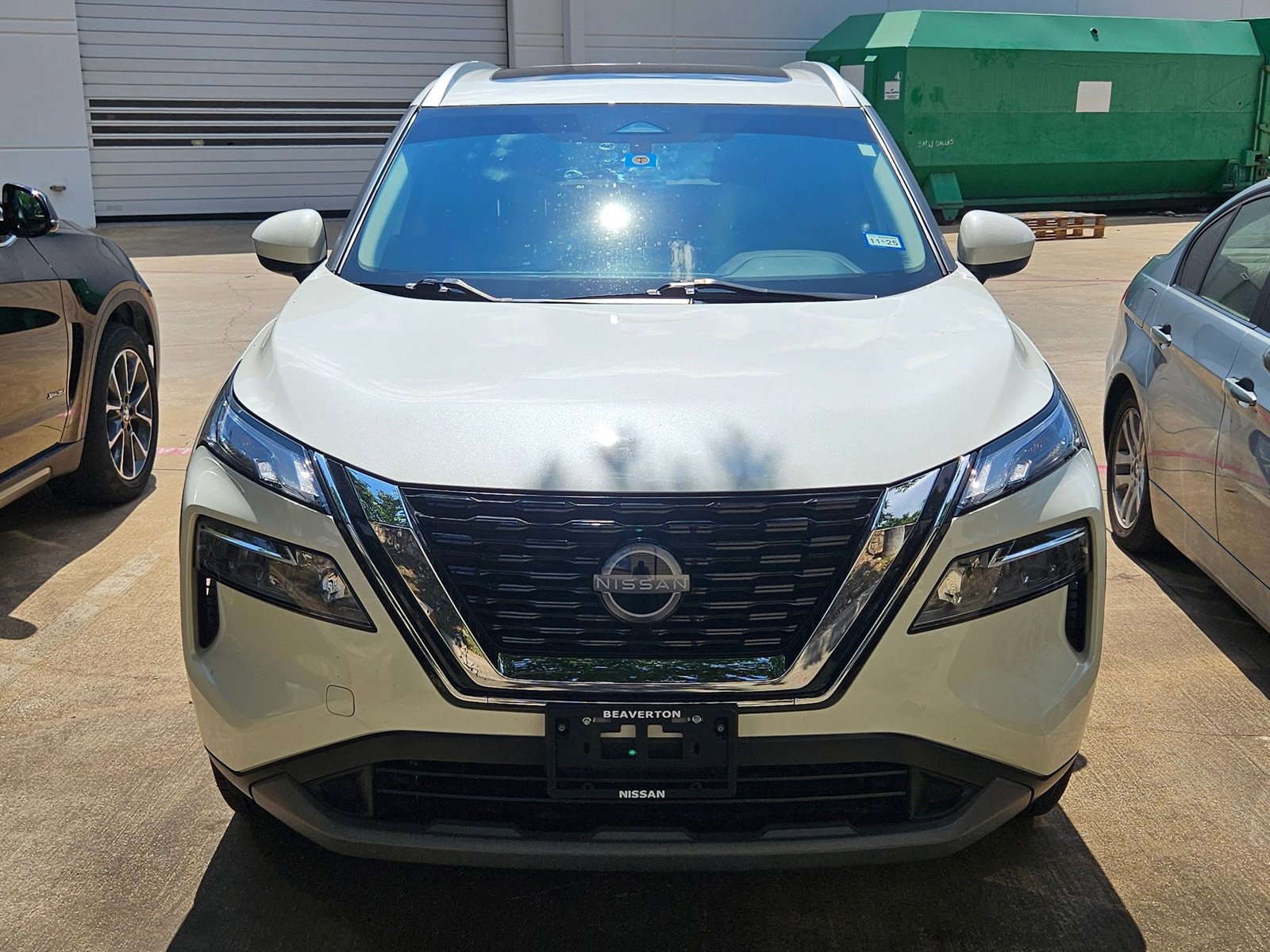 2023 Nissan Rogue SV photo 2