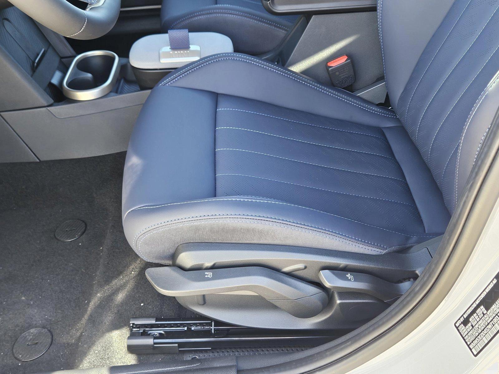 2025 Mini Cooper 4 Door Hardtop S photo 4