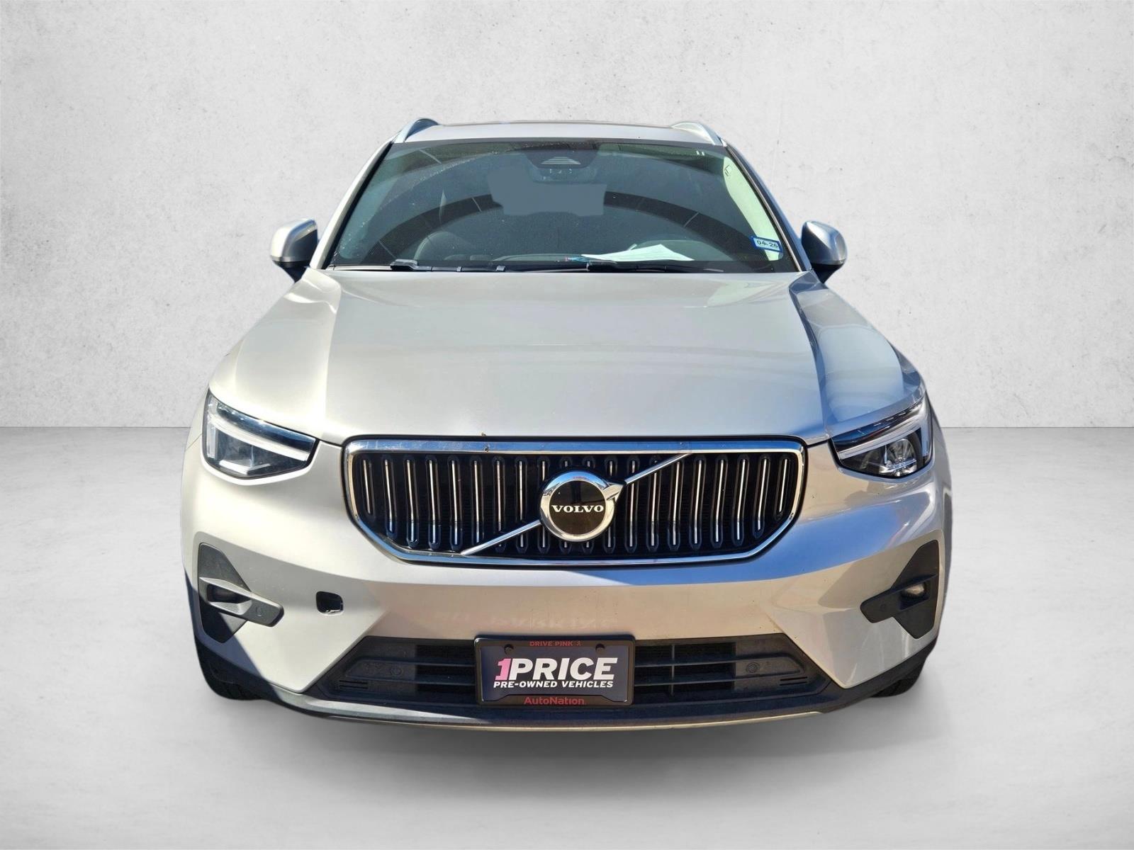 2023 Volvo XC40 AWD Plus photo 2